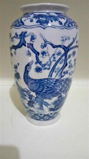 ATTRACTIVE VASE - to accentuate your space