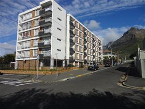 Observatory vs Mowbray border - large, secure 1 bedroom flat to let near UCT   