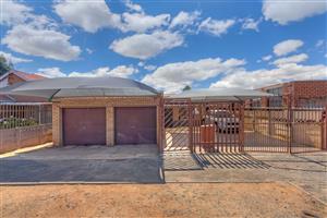 4 Bedroom home in the heart of Lenasia