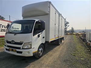T951- 2013, HINO 300-915 LWB VANBODY TRUCK, 6X2