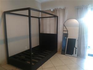 3/4 Poster Bed with Built-in Drawers & Large Freestanding Mirror