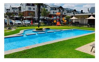 Delightful one bedroom standard apartment in secure complex in Olivedale.