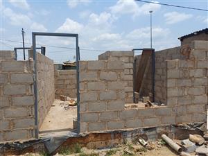 3 flats with 3 unfinished flats for sale with space of 6 rooms to build .