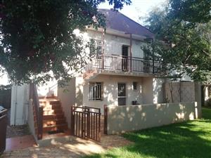 Stunning Large Upstairs 1 Bedroom Flat. 