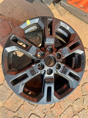 17inch Nissan Navara Pro4x4 original mag to use for spare