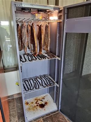Biltong kaste beskikbaar in Pretoria. Koerier kan gereel word.