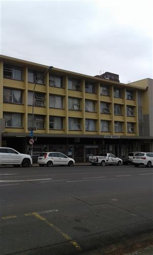 BACHELOR FLAT TO SHARE