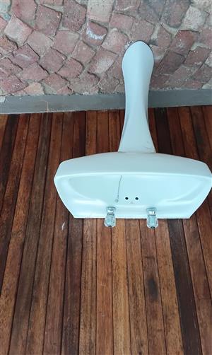 WHITE BASIN AND PEDESTAL