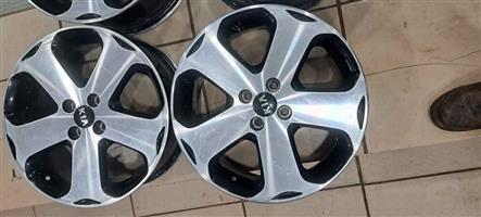 A set of 17inch Kia Rio mags for sale