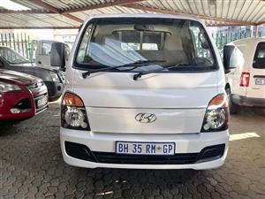 Hyundai H100 2.5ltr  turbo 2011 Manual  White in colour  Deseal