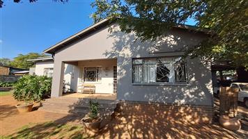 Charming Family Home with Flatlet in Rensburg – Ideal for Extended Family or Extra Income!