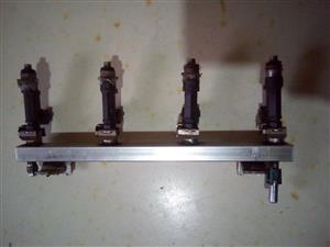 BOSCH 0280158501 / 0280151208  4 INJECTORS  FUEL RAIL 
