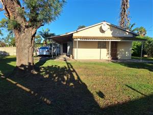 Close to all Amenities and De Mist Schools