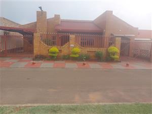 House to let in SPRUITVIEW 