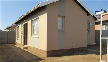 House For Sale in Palm Ridge