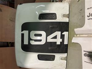Jeep Wrangler Sahara bonnet left and right fenders with arches & front bumper