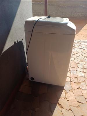 Samsung 9kg washing machine with a defective "spin" mechanism is up for sale "vo
