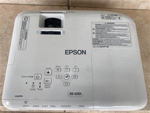 Epson EB-E001 projector
