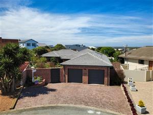 House For Sale in Still Bay West