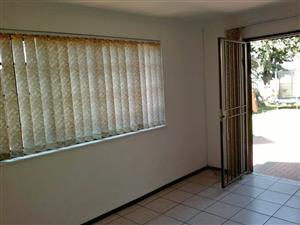Cottage to rent in kensington