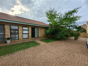 Cozy 2-bedroom townhouse to rent in Roodia, Sasolburg