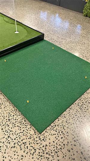 T Golf driving mat/T lime