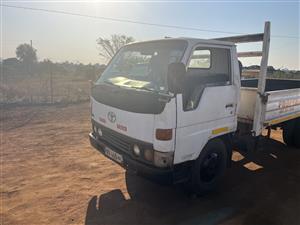 Toyota dyna truck dropside with toyota 5l engine and papers in order