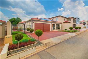 House For Sale in Ruimsig