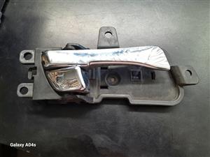 HYUNDAI SONATA RIGHT FRONT INNER DOOR HANDLE FOR SALE