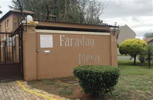 BARGAIN... PET FRIENDLY TOWNHOUSE VAALPARK!!