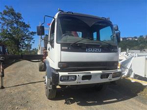 T853- 2008- ISUZU FVR900 DROPSIDE + FONT MOUNTED FASSI F170 CRANE TRUCK