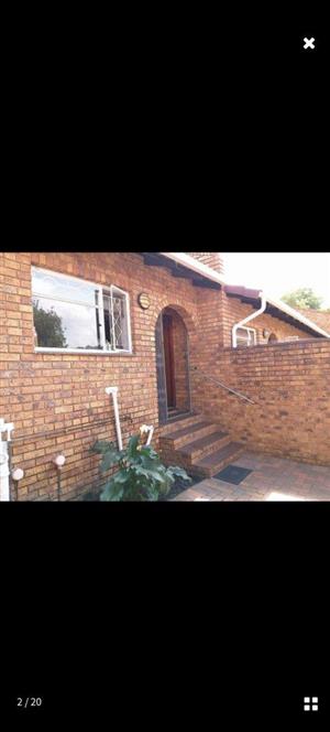 Townhouse For Sale in Ridgeway