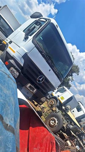 Mercedes actros/axor trucks stripping for parts