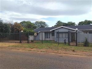 House For Sale in Florauna Ext 1