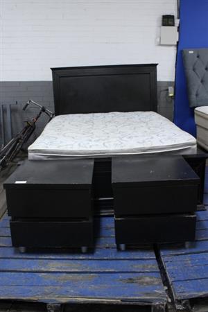BLACK SLEIGHBED W/MATTRESS W/2 PEDESTALS(S066248B)