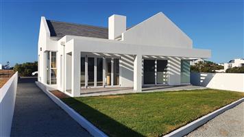 Brand new stunning open plan home in Shelley Point Coastal Golf Estate