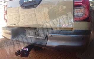 Toyota Hilux Legend Standard/Detachable Towbars