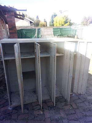 5 door steel lockers, still in a good condition 