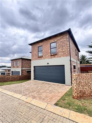 Beautiful 4 Bedroom Home for Sale in Die Heuwel West