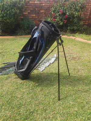 Golf club set with golf bag. 