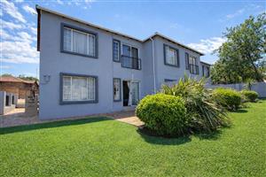 Apartment For Sale in Wilgeheuwel