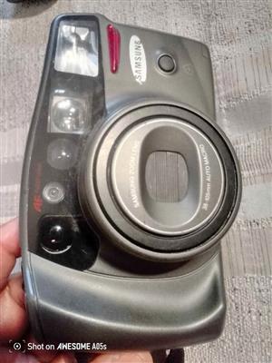 VINTAGE | ANTIQUE |OLD SCHOOL SAMSUNG AF ZOOM 105s 35mm Point & Shoot Automatic Film Camera