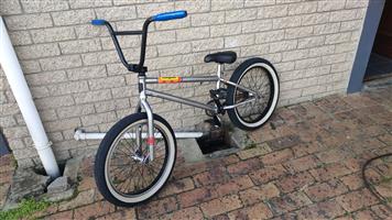 Fully sealed BMX trick bike 
