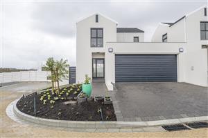 Modern Duplex Homes at Stonepine Crescent
