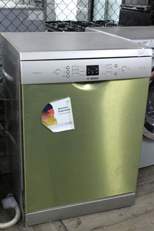 GREY BOSCH 6 SERIES DISHWASHER W/PIPES S066870A