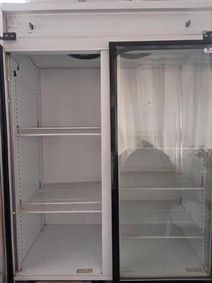 Display fridge 