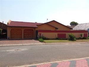House For Sale in Diepkloof Zone 2