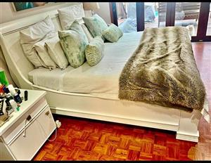King size sleigh bed & pedestals