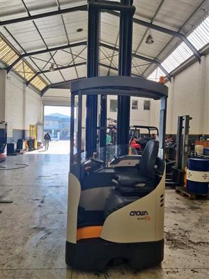 2013 Crown ESR 5200 Reach Truck 11.5m Lift