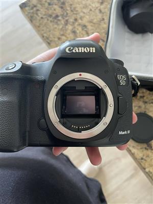 Canon EOS 5D Mark III Digital SLR Camera 50m Lens And Extras.